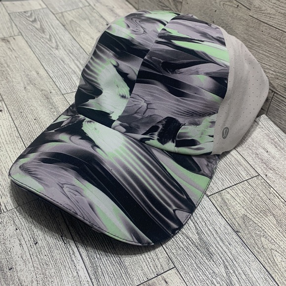 NWT Lululemon Fast and Free Running Hat *Vent Paint Glide Multi - Picture 2 of 5